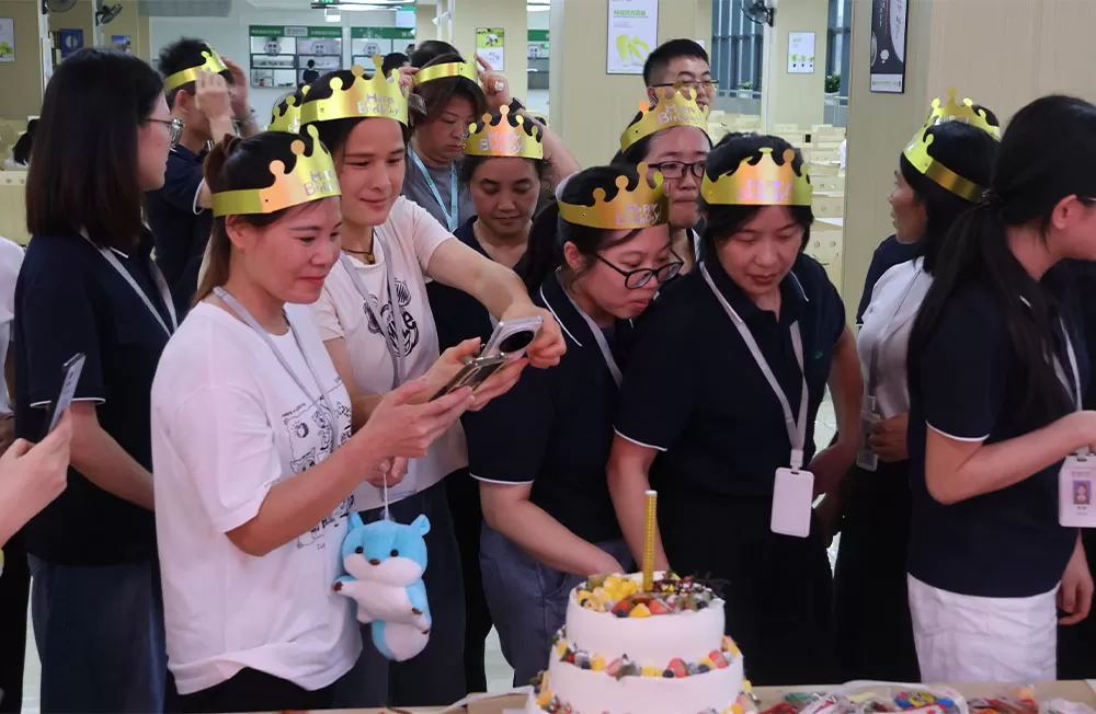 직원 생일 축하